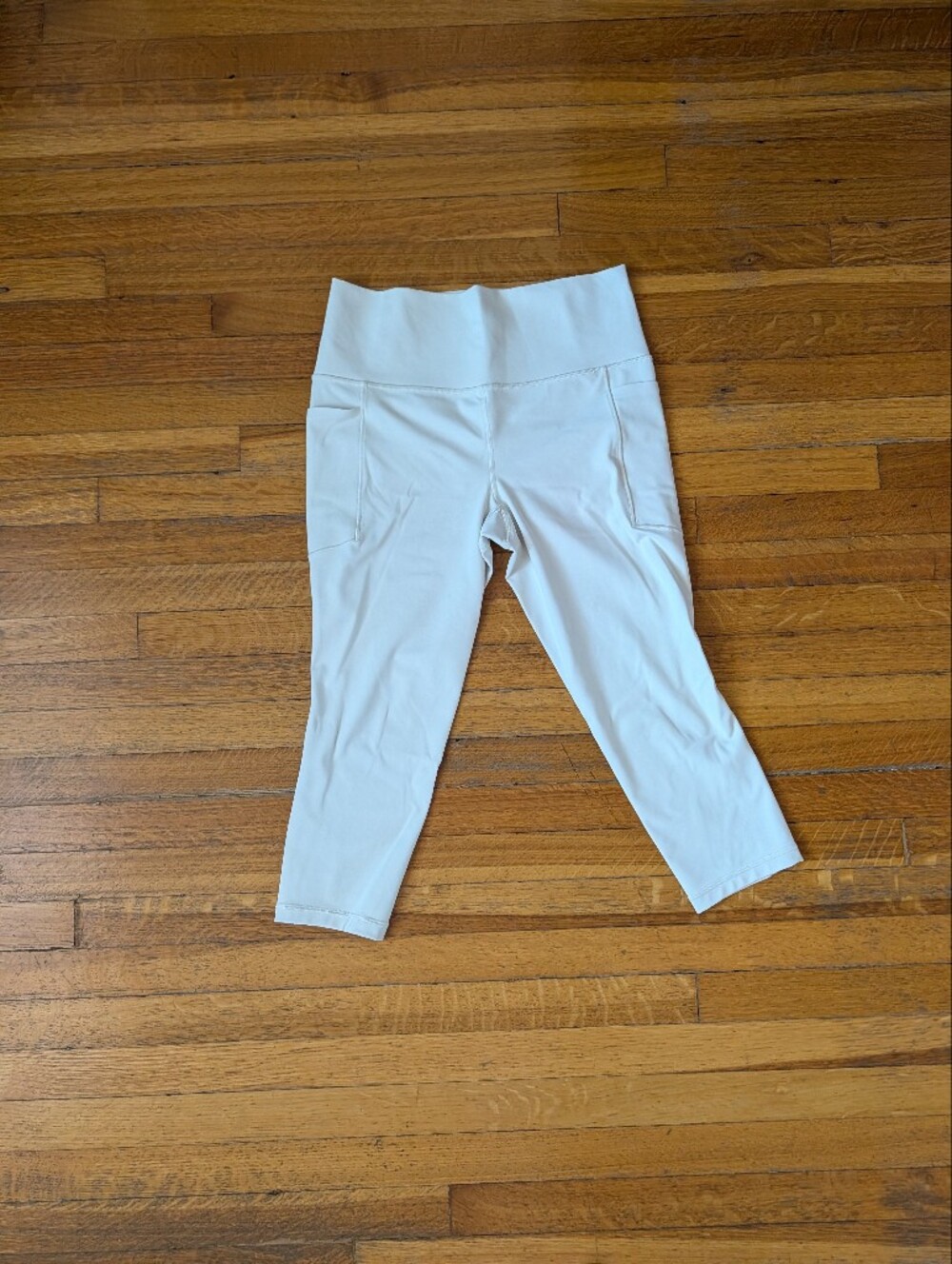Athleta Women's Off-White Capri Athletic Leggings